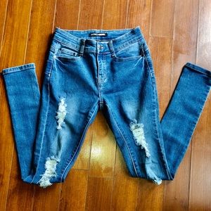 Fashion Nova bitty lifting jeans